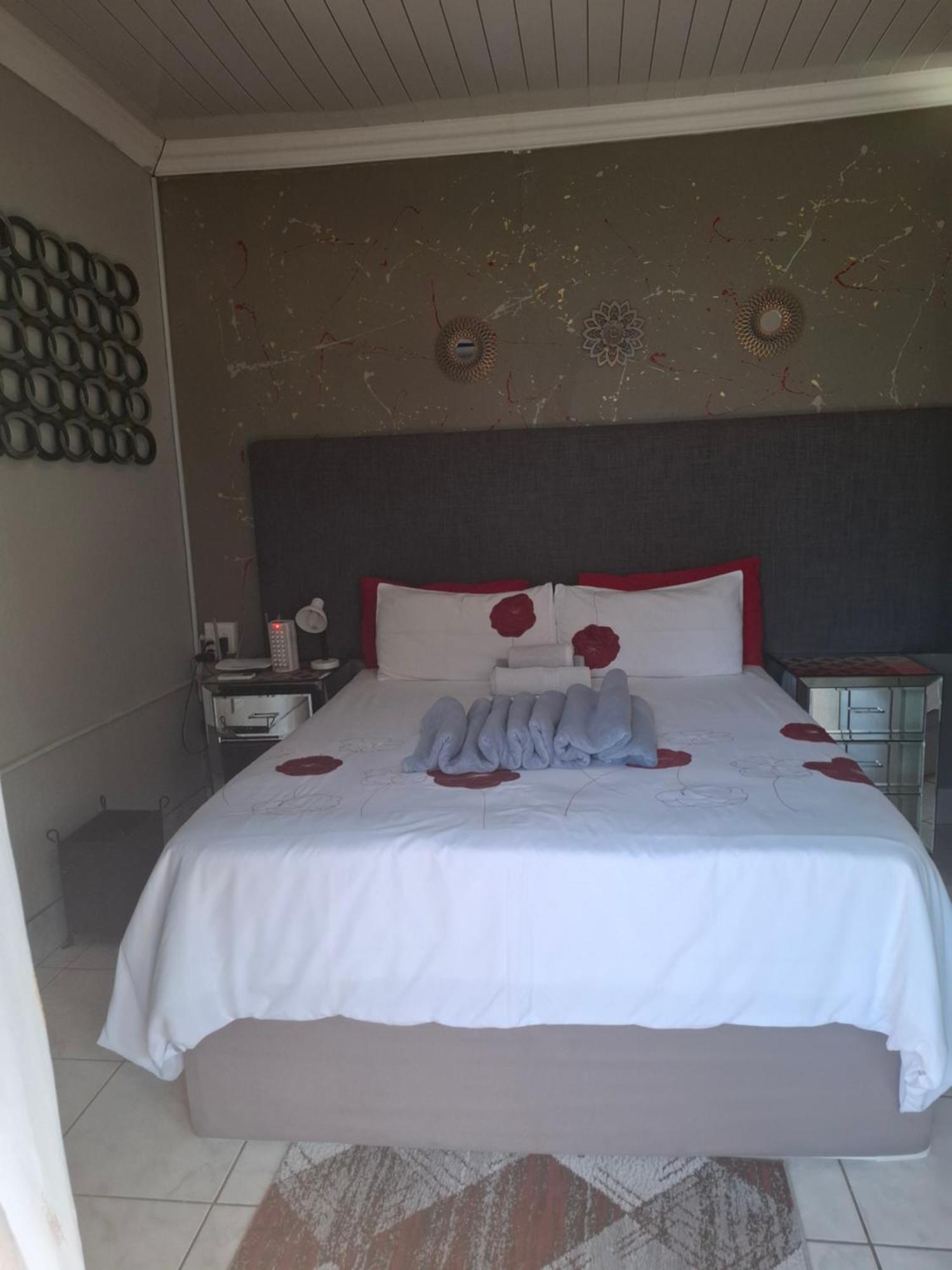 Vicky B Bed And Breakfast Mogwase Екстер'єр фото