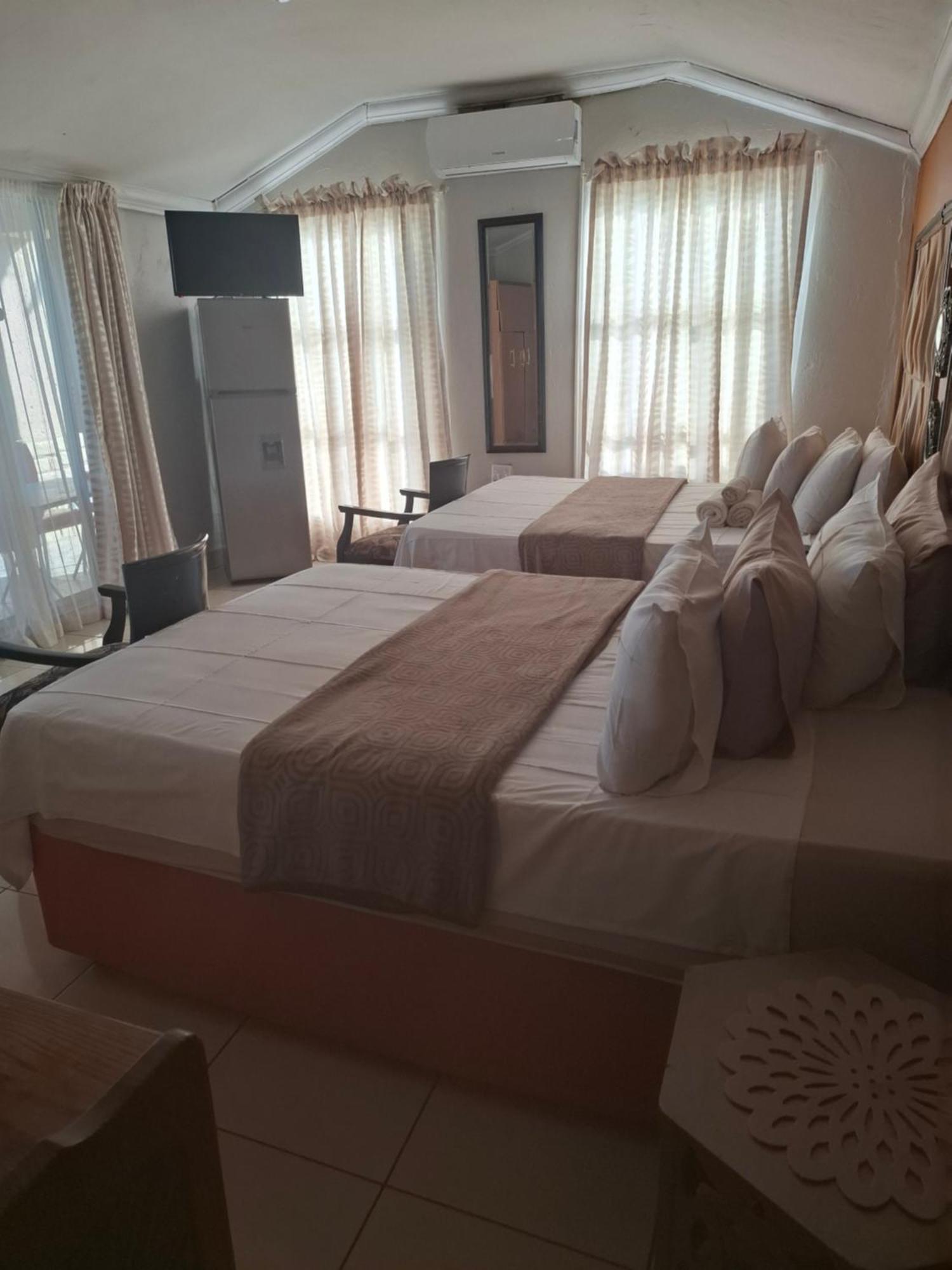 Vicky B Bed And Breakfast Mogwase Екстер'єр фото