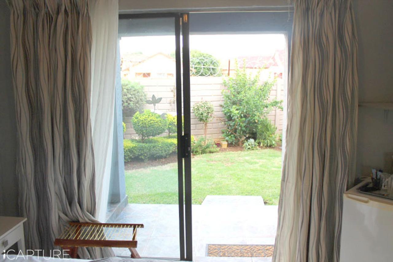 Vicky B Bed And Breakfast Mogwase Екстер'єр фото